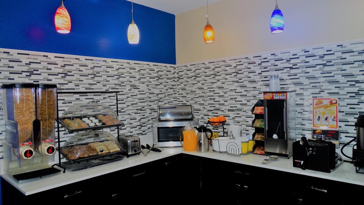 Oak Tree Inn & Suites Claxton Экстерьер фото