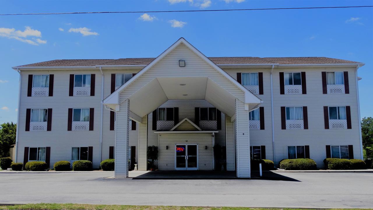 Oak Tree Inn & Suites Claxton Экстерьер фото