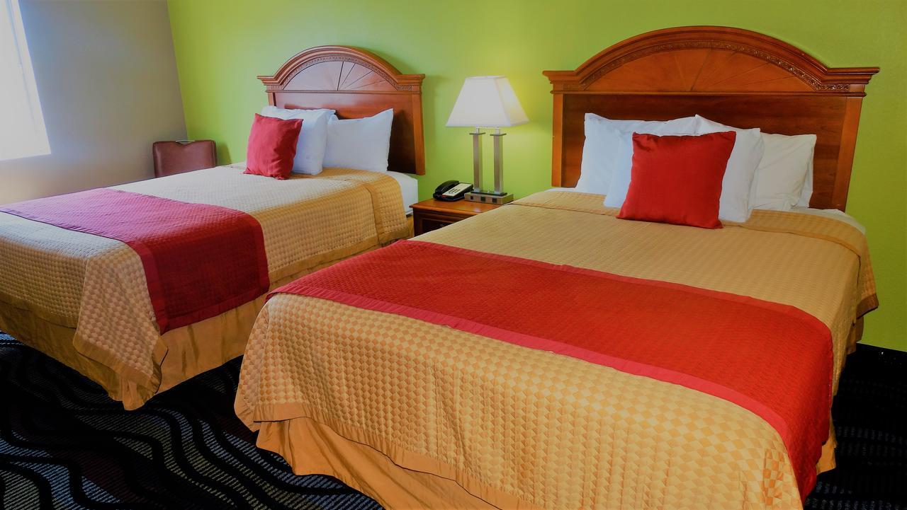 Oak Tree Inn & Suites Claxton Экстерьер фото