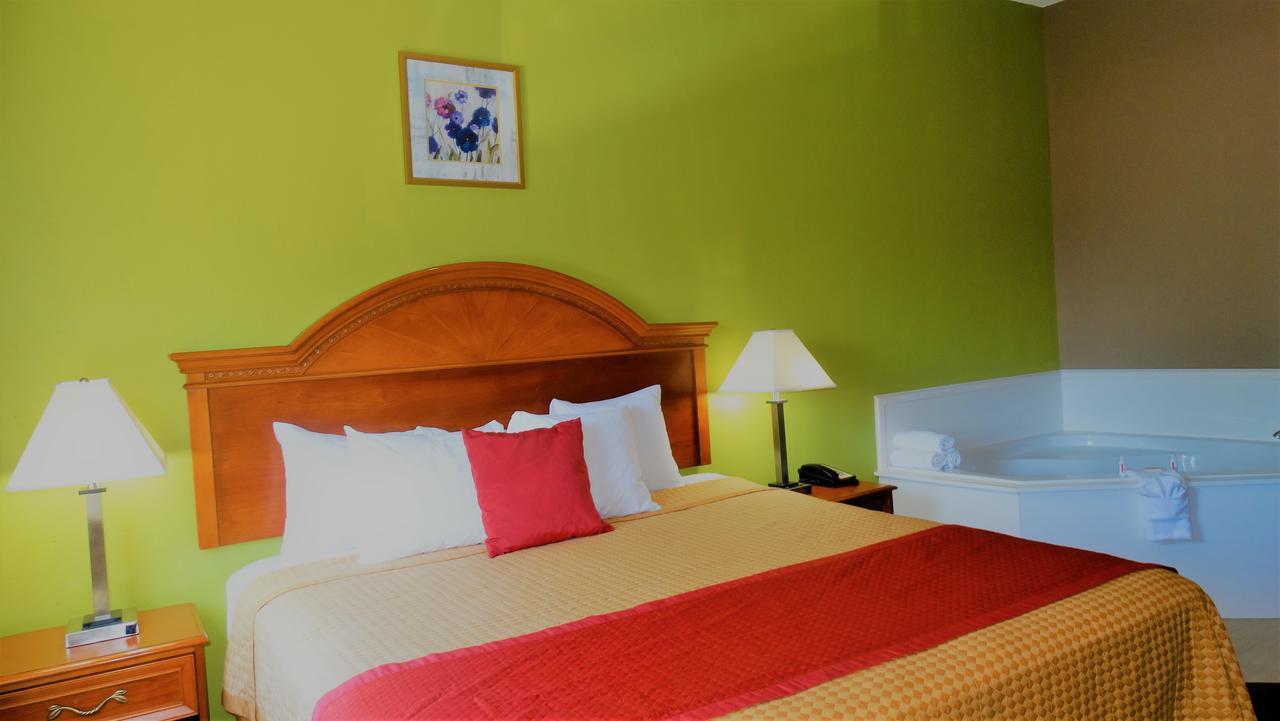 Oak Tree Inn & Suites Claxton Экстерьер фото